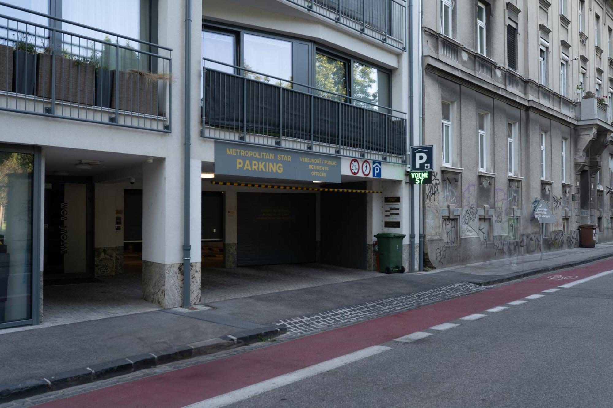 Metropolitan Star Self Check-in Pressburg Exterior foto